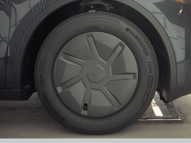 Used 2026 Tesla Model Y AWD image 18