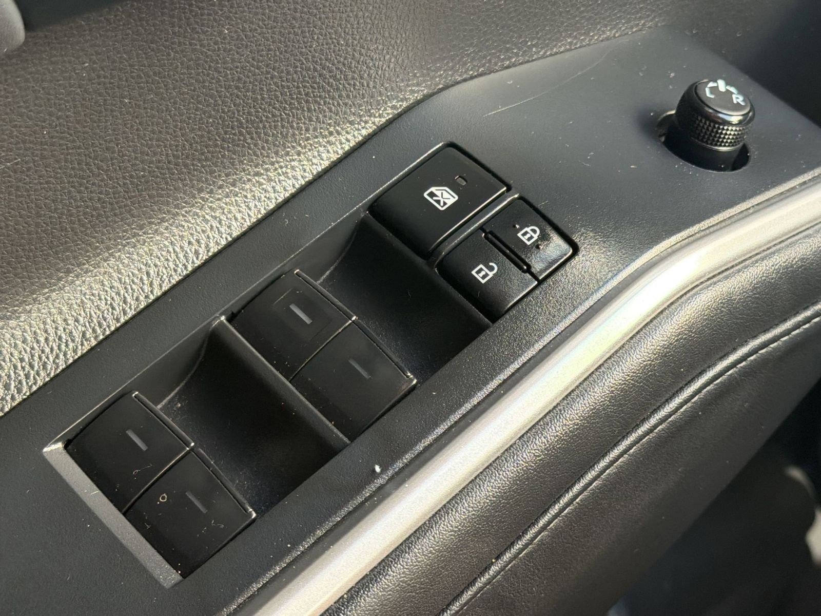 Used 2022 Toyota Highlander XLE AWD/4WD image 26
