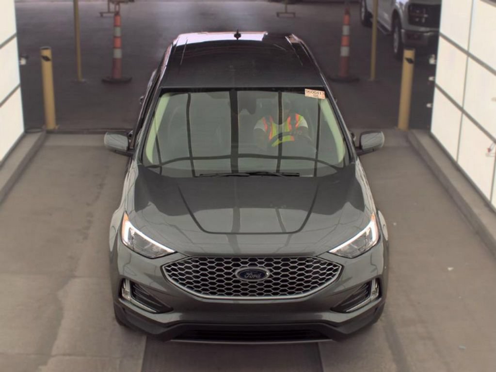 Used 2024 Ford Edge SEL w/ Convenience Package AWD/4WD image 3