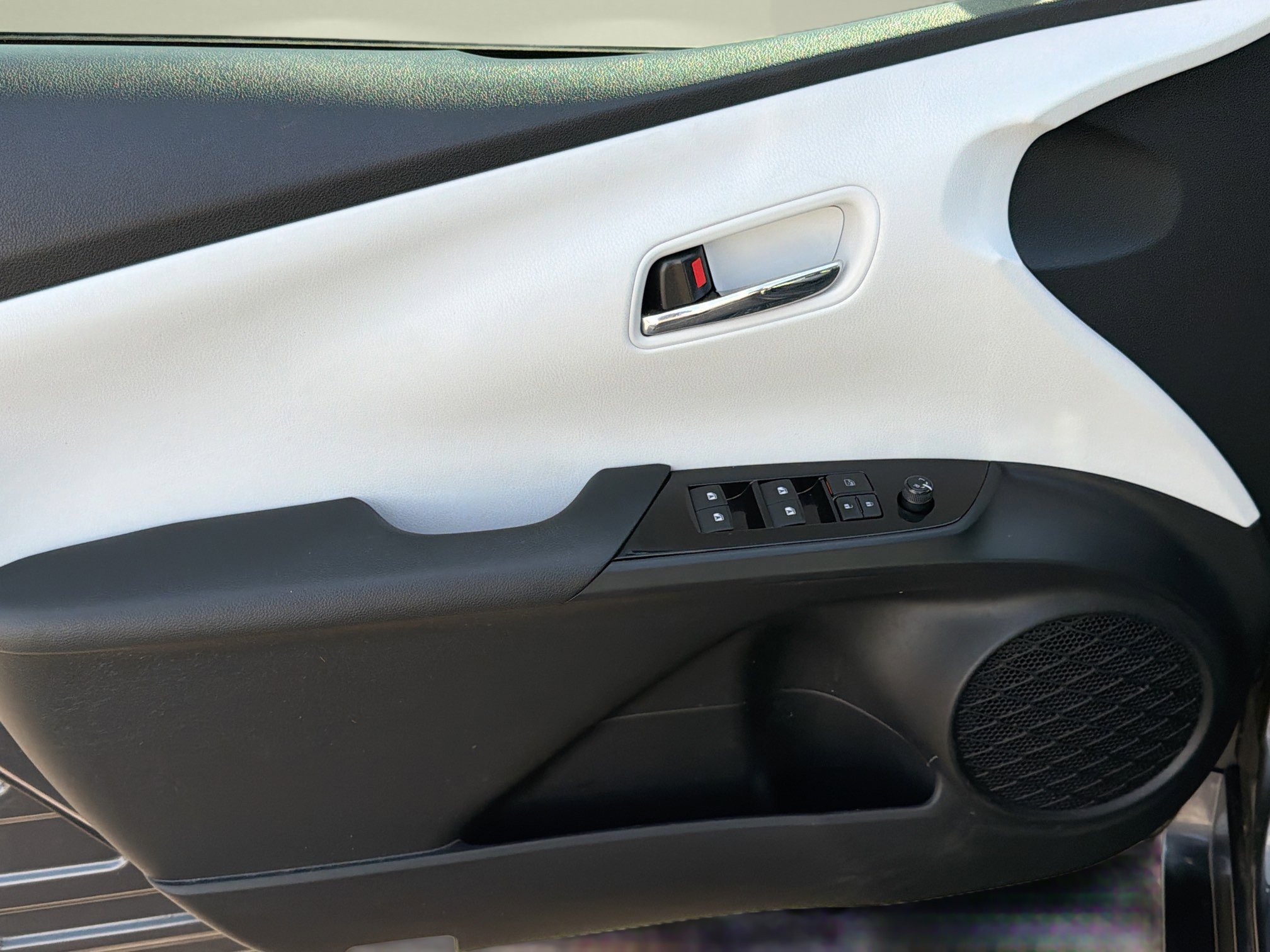 Used 2017 Toyota Prius Two image 20