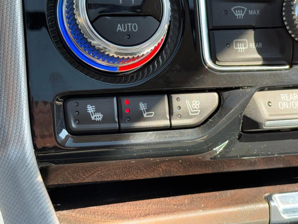 Used 2024 GMC Yukon XL Denali w/ Advanced Technology Package image 21