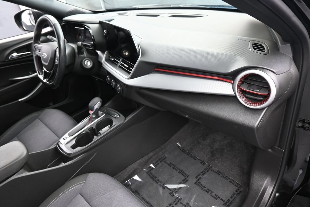 Used 2025 Chevrolet Trax RS w/ Driver Confidence Package FWD image 39