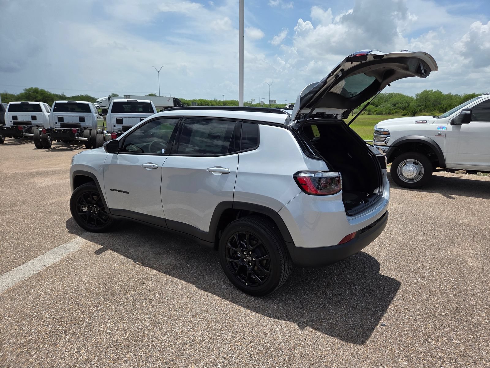 New 2026 Jeep Compass Latitude AWD/4WD image 26
