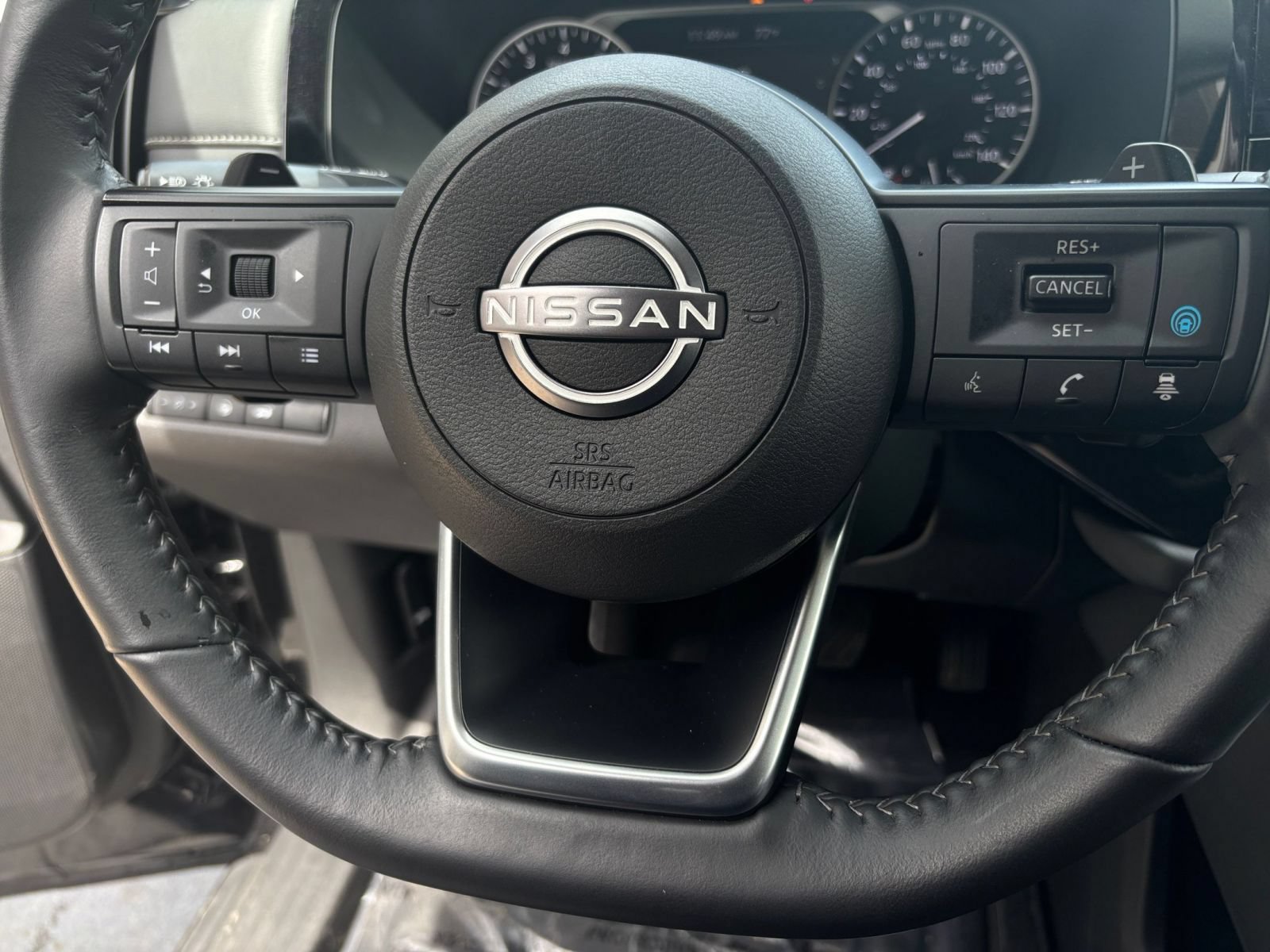 Used 2025 Nissan Pathfinder SV FWD image 30