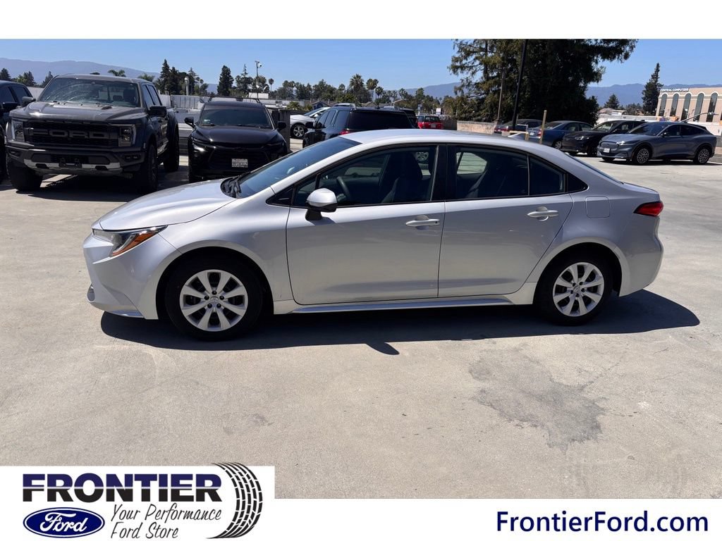 Used 2022 Toyota Corolla LE FWD image 3