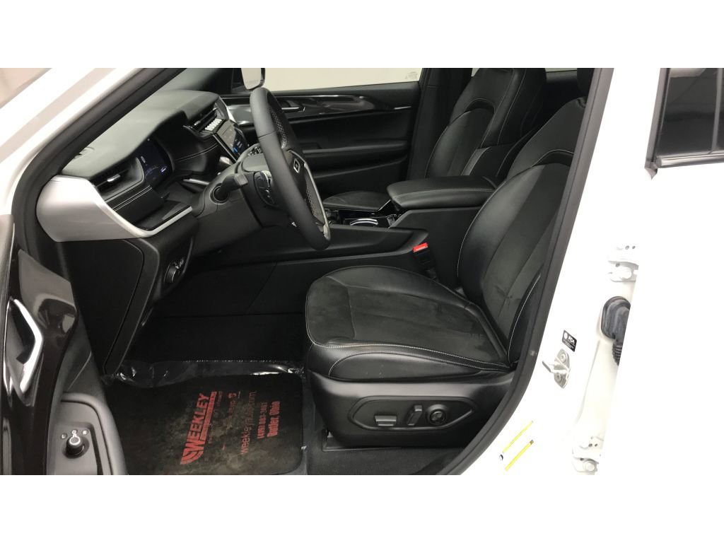 Used 2023 Jeep Grand Cherokee Altitude image 7