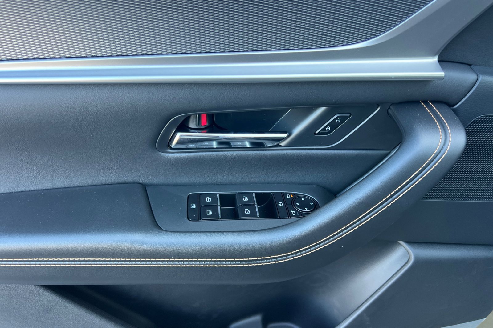 New 2025 MAZDA CX-70 Plug-In Hybrid w/ Premium Plus image 11