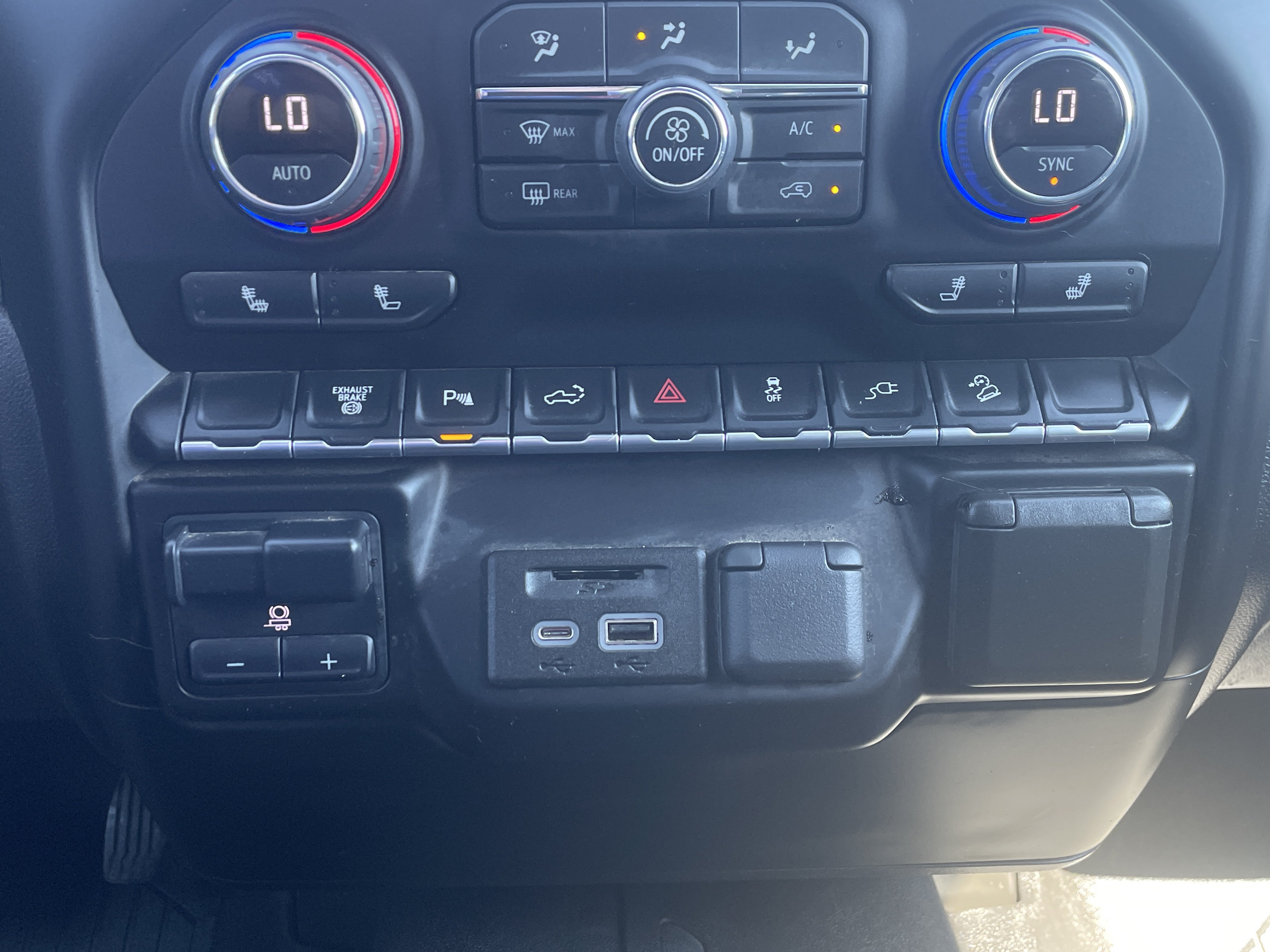 Used 2022 Chevrolet Silverado 3500 LT w/ Convenience Package AWD/4WD image 36