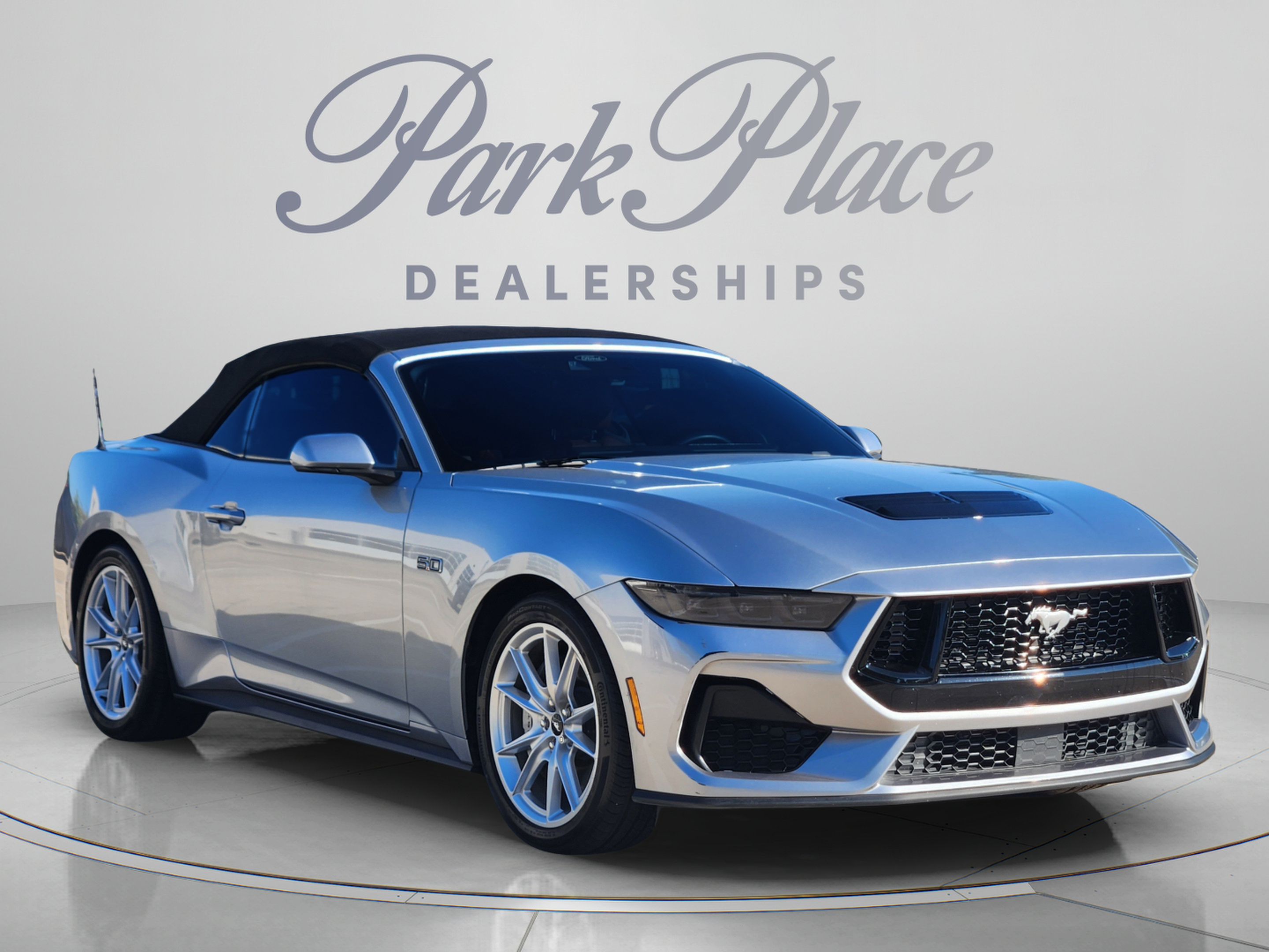 Used 2025 Ford Mustang GT Premium RWD image 4