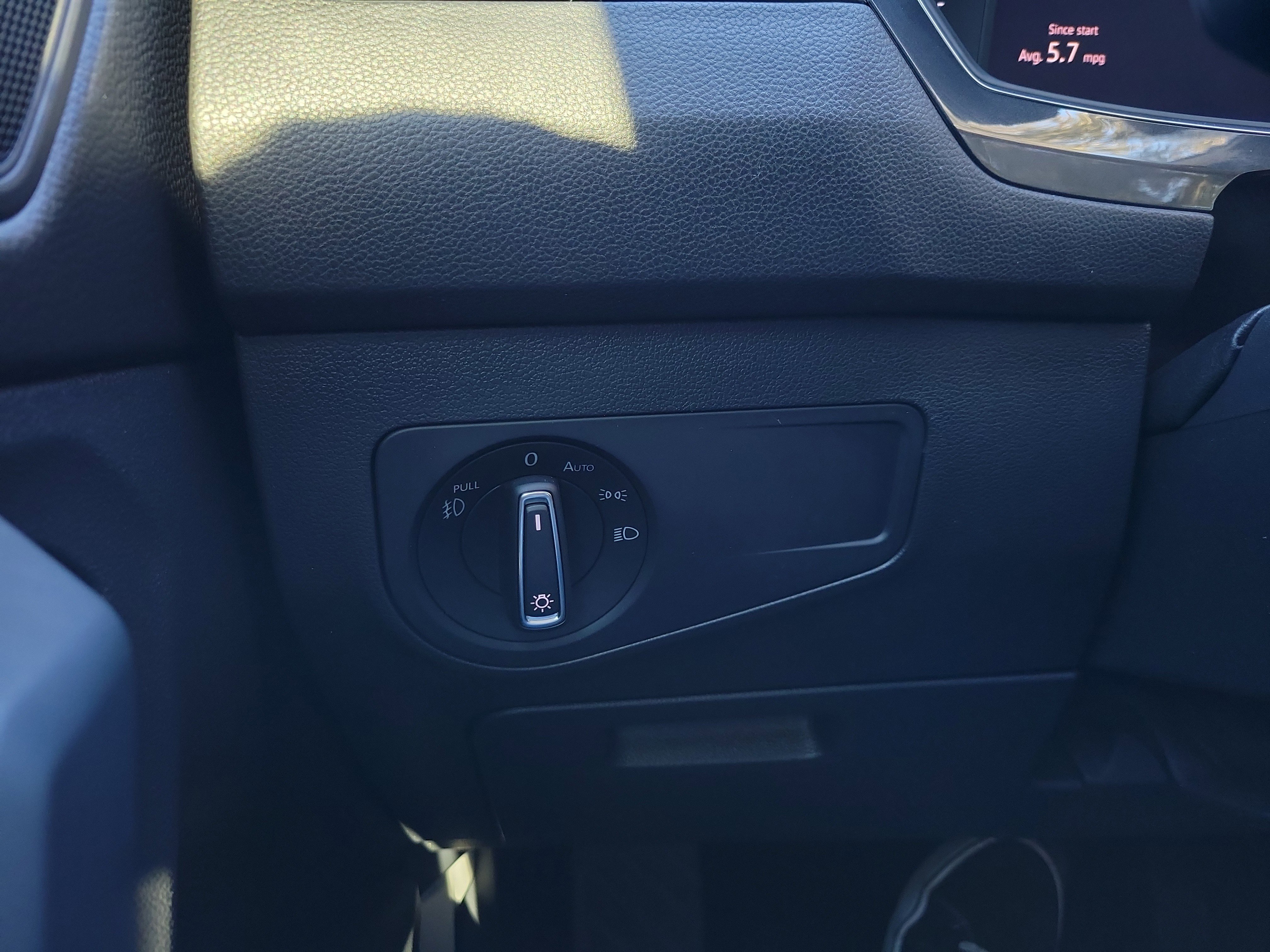 Used 2019 Volkswagen Tiguan SEL image 29