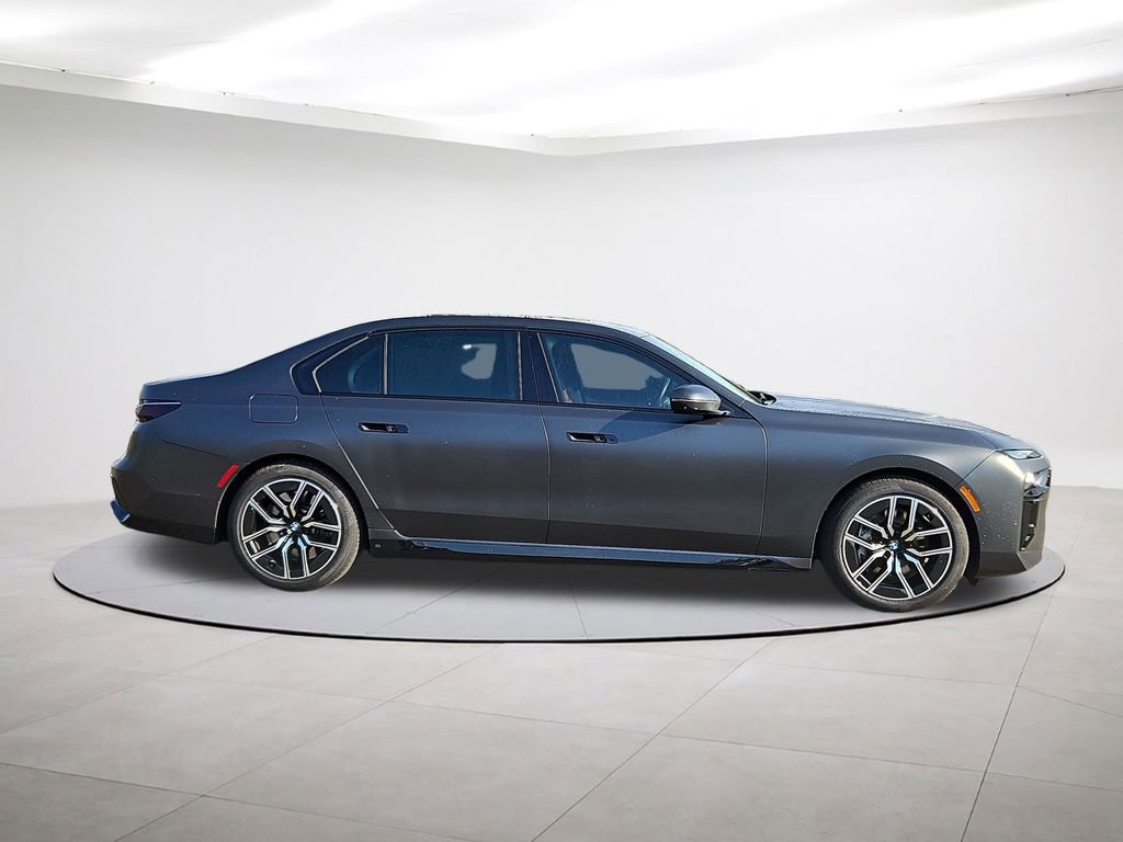 Used 2024 BMW 760i xDrive image 9