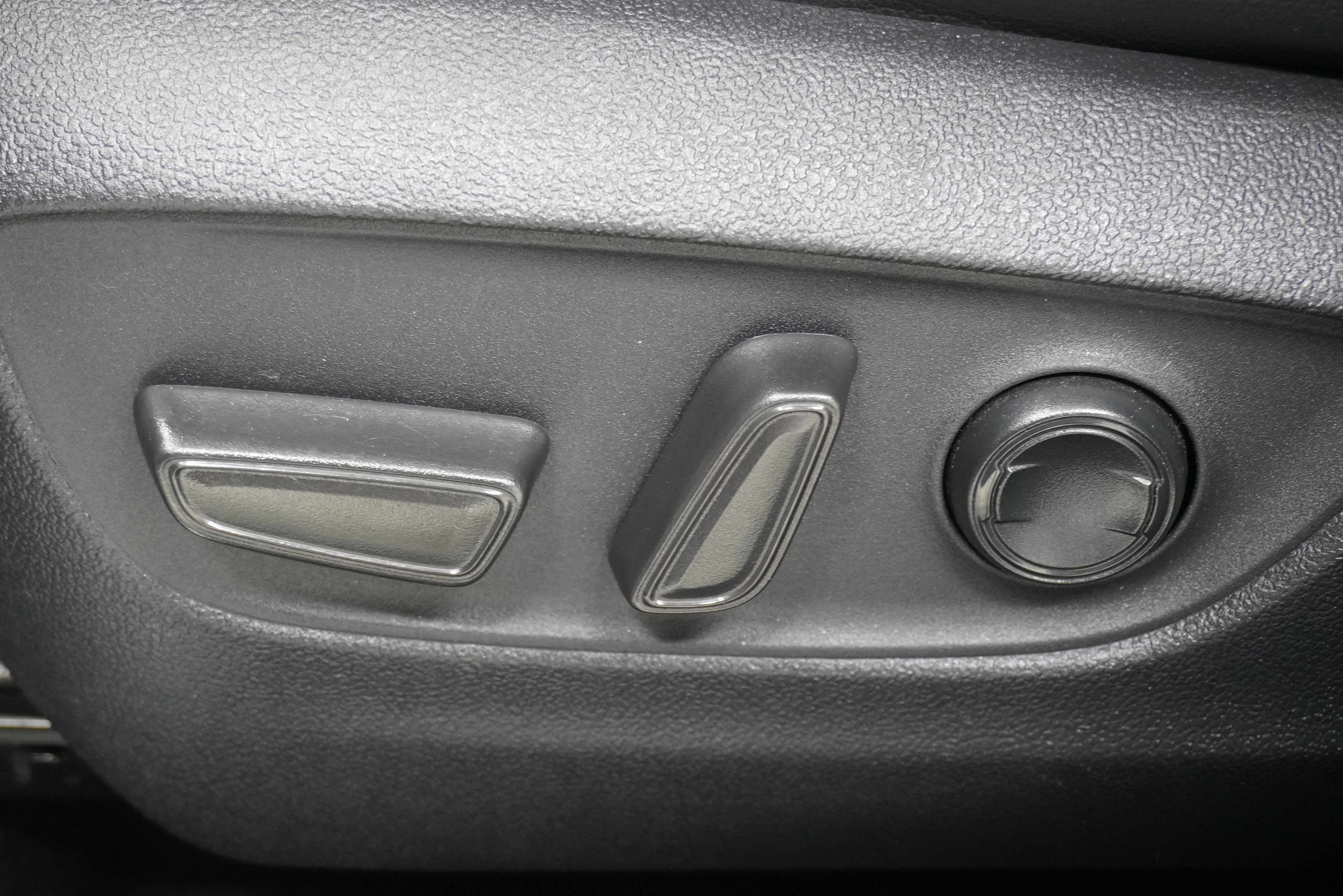 Used 2021 Toyota Highlander Limited image 17