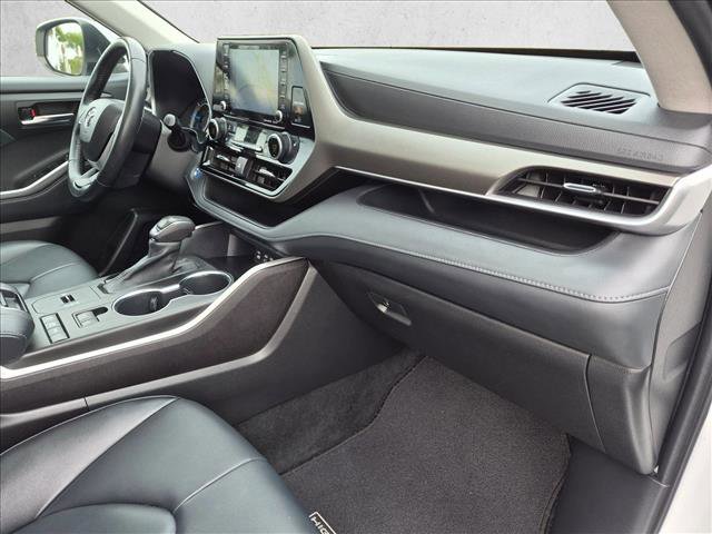 Used 2022 Toyota Highlander XLE AWD/4WD image 22