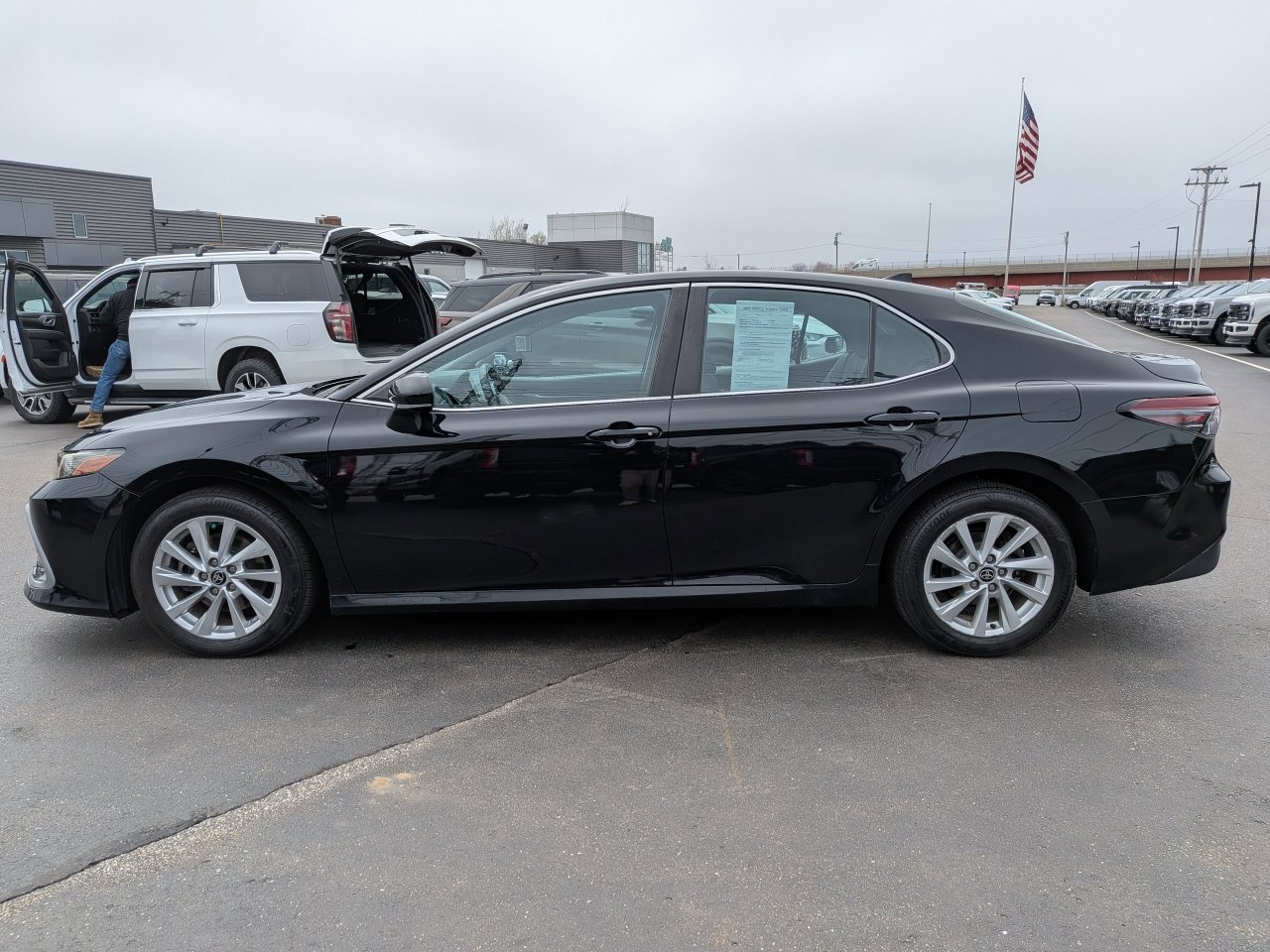 Used 2021 Toyota Camry LE w/ Carpet Mat Package (TMS) AWD/4WD image 7