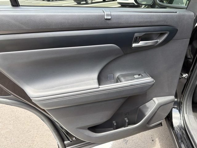 Used 2025 Toyota Highlander XSE AWD/4WD image 13
