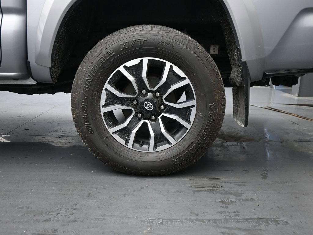 Used 2020 Toyota Tacoma TRD Sport w/ Technology Package image 13