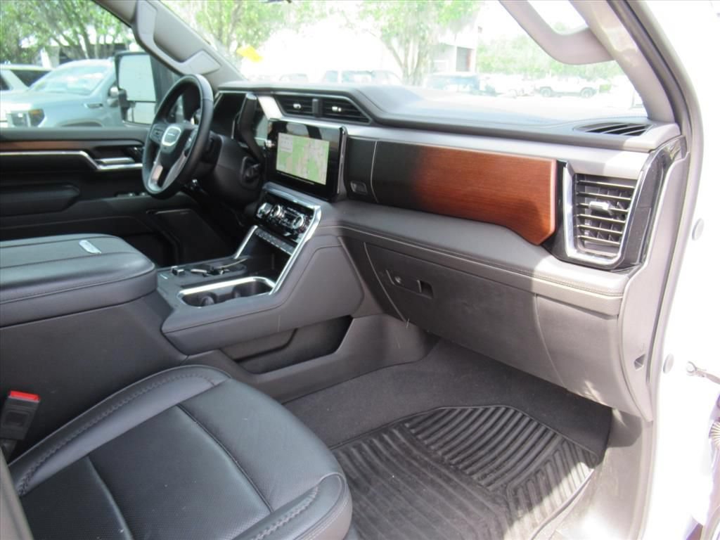 Used 2024 GMC Sierra 2500 Denali w/ Denali Reserve Package AWD/4WD image 11