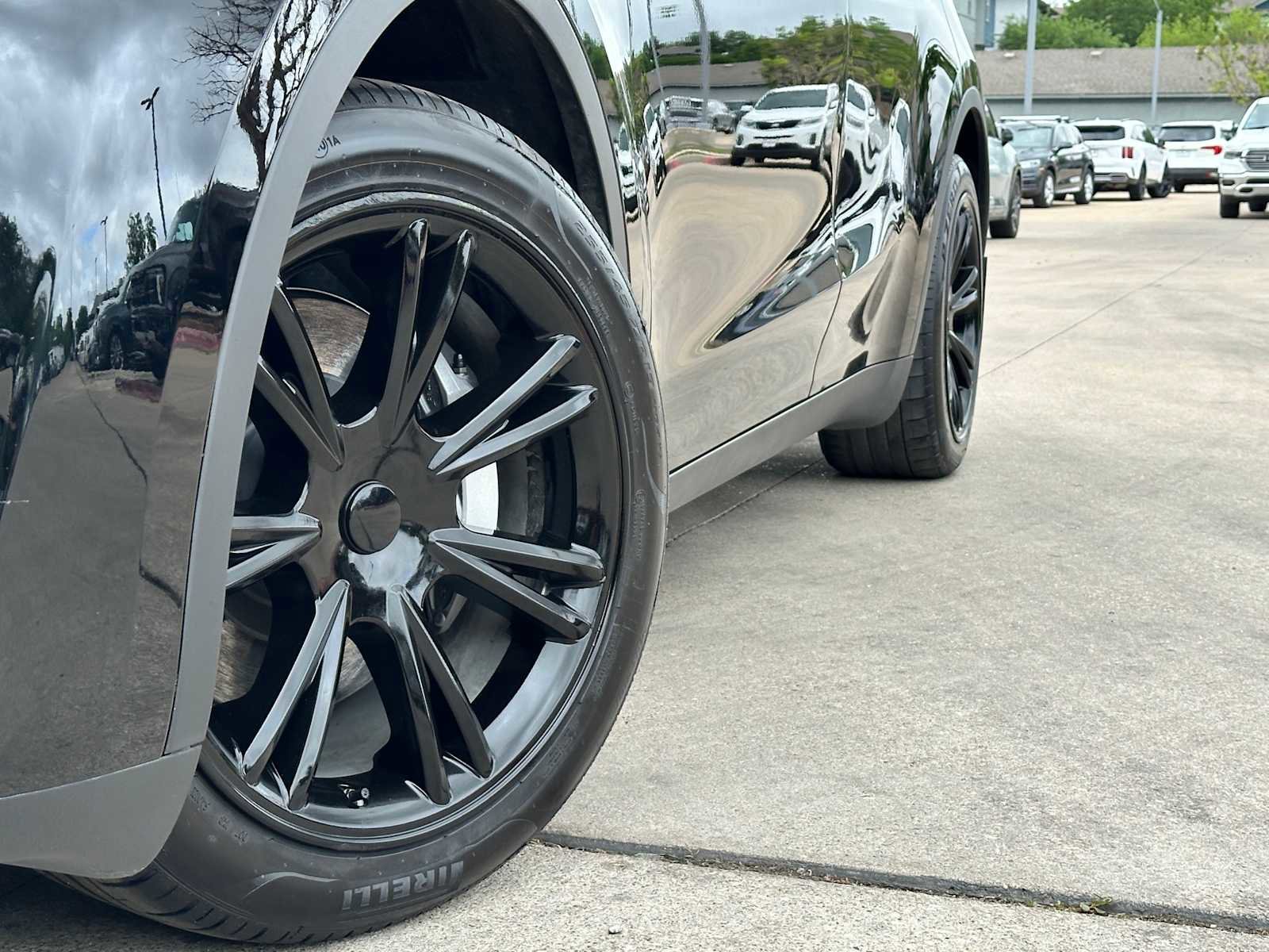 Used 2023 Tesla Model Y Long Range image 2