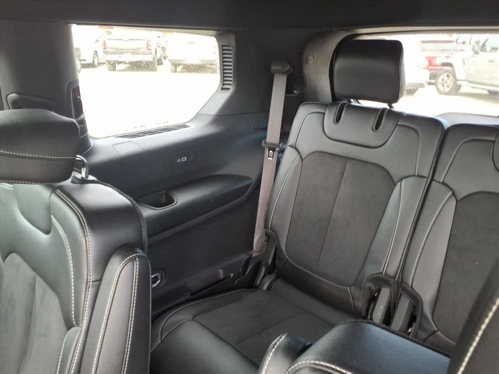 Used 2023 Jeep Grand Cherokee L Laredo RWD image 10