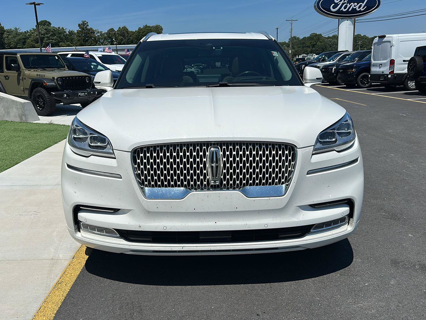 Used 2022 Lincoln Aviator Reserve w/ Equipment Group 201A AWD/4WD image 2