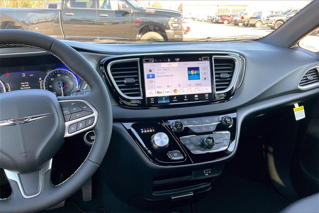 New 2026 Chrysler Voyager LX image 7