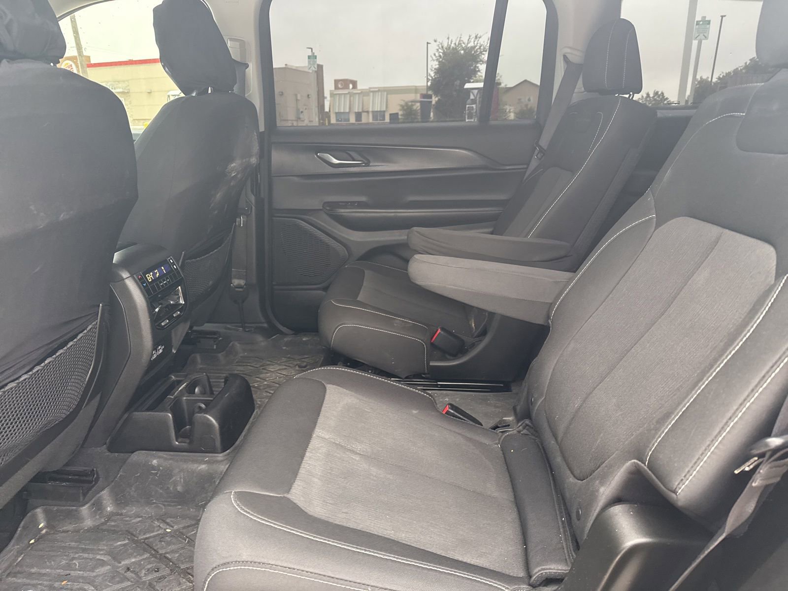 Used 2023 Jeep Grand Cherokee L Laredo RWD image 9