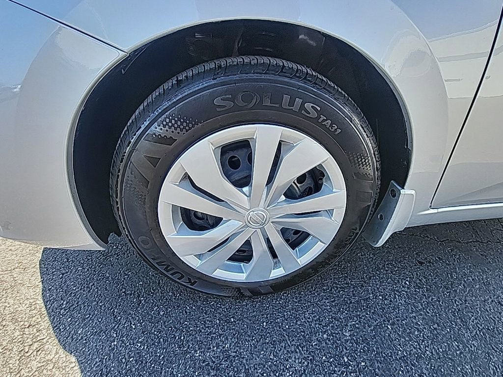 Used 2024 Nissan Versa S w/ Trunk Package image 9