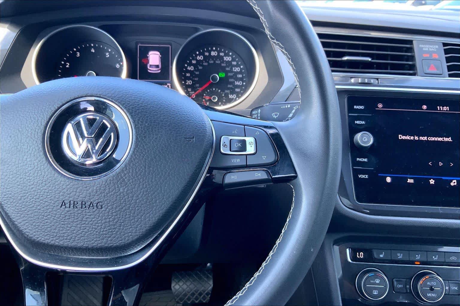 Used 2021 Volkswagen Tiguan SE FWD image 25