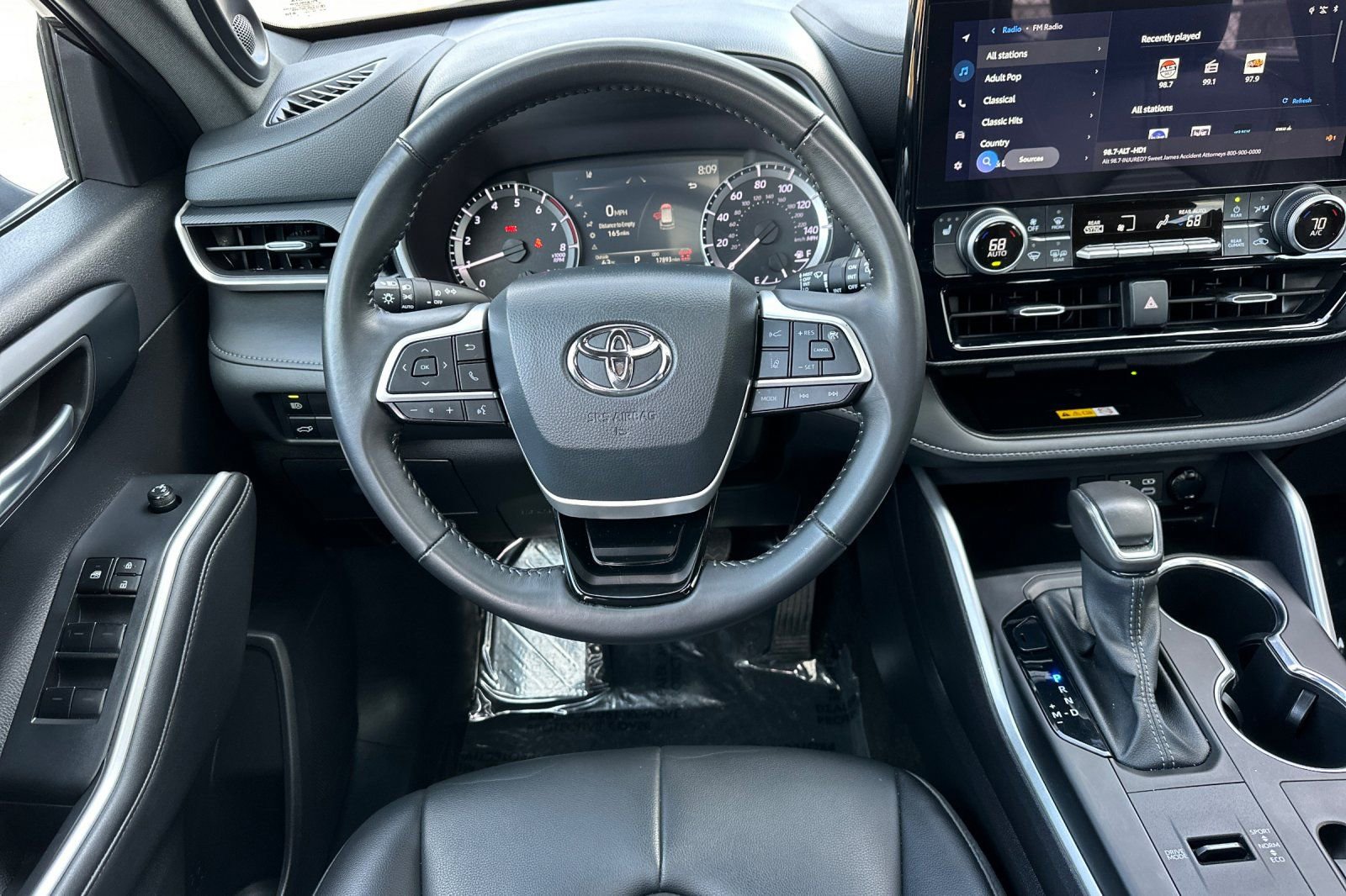 Used 2024 Toyota Highlander XSE FWD image 17