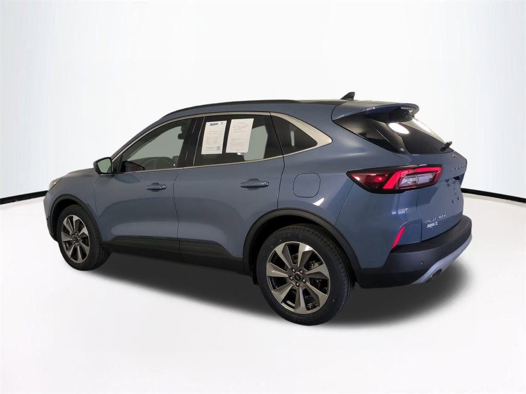 Used 2023 Ford Escape Platinum w/ Premium Technology Package image 7