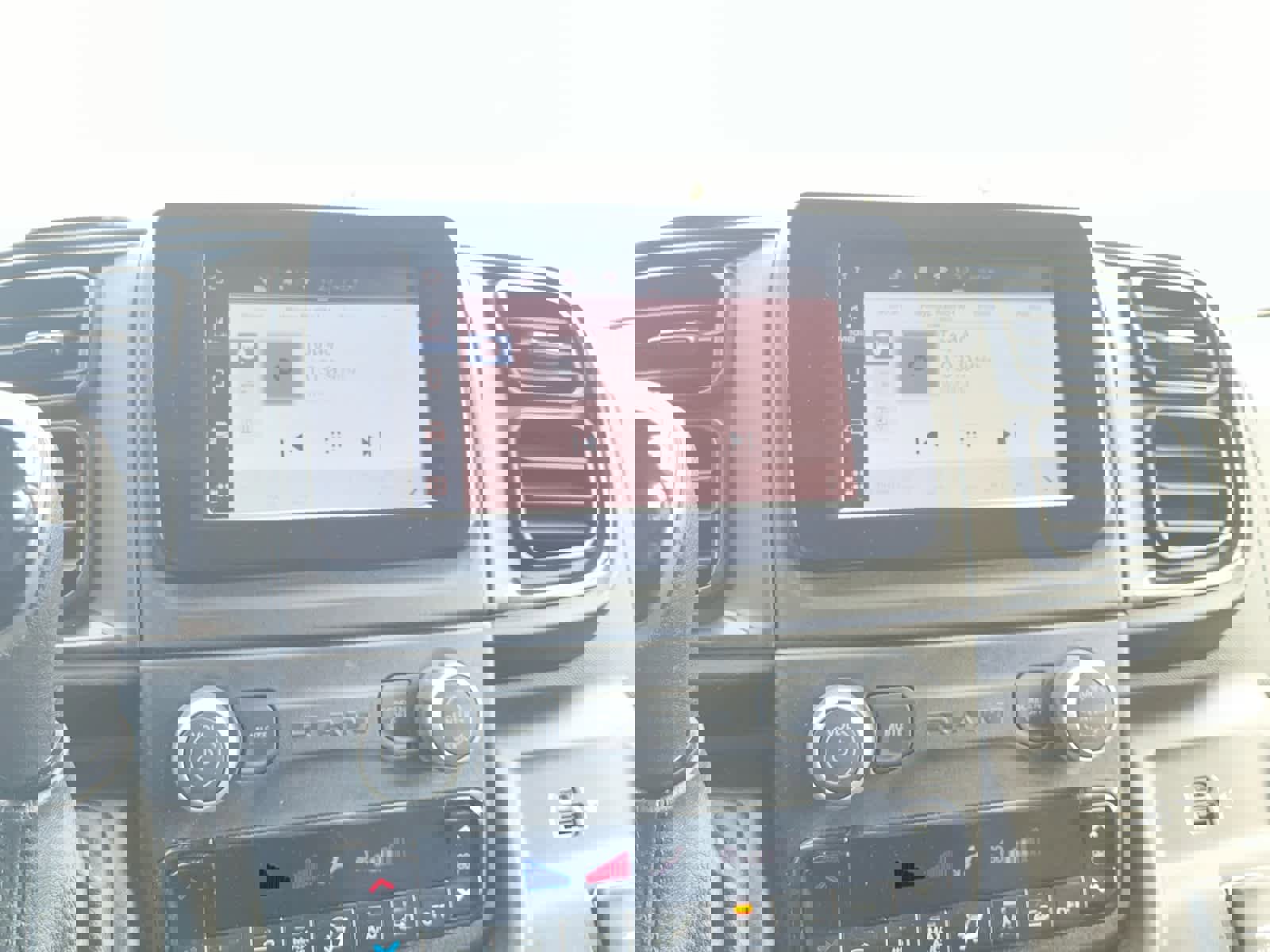 Used 2025 RAM ProMaster 2500 w/ Convenience Group image 21