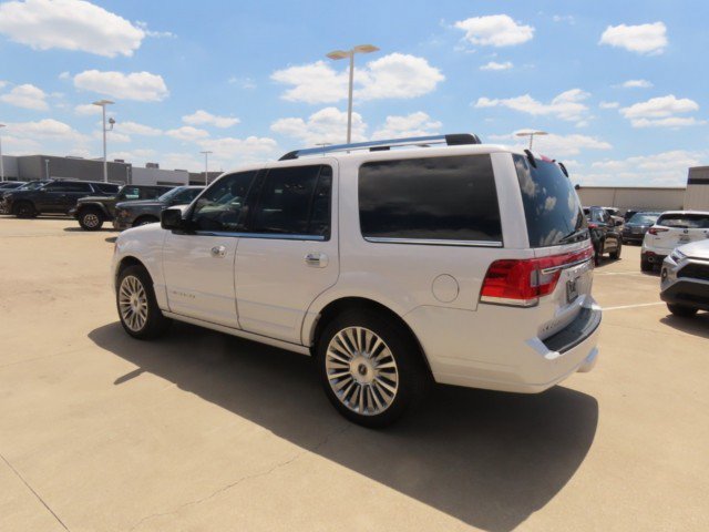 Used 2016 Lincoln Navigator Select RWD image 15
