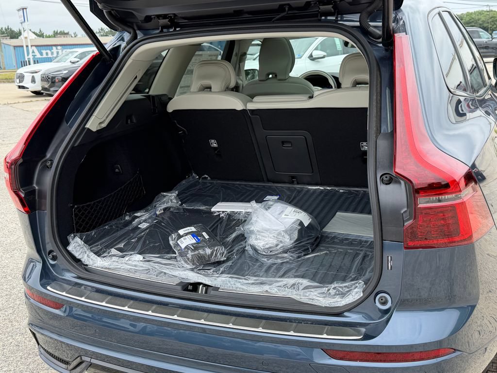 New 2026 Volvo XC60 T8 Ultra w/ Protection Package Premier AWD/4WD image 13