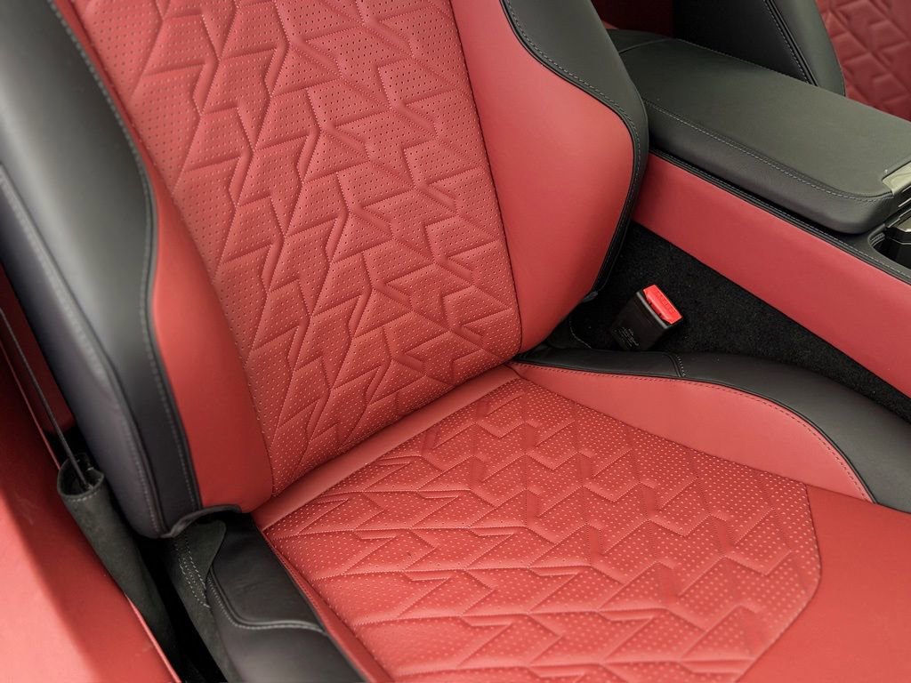 Used 2025 Aston Martin Vanquish image 14