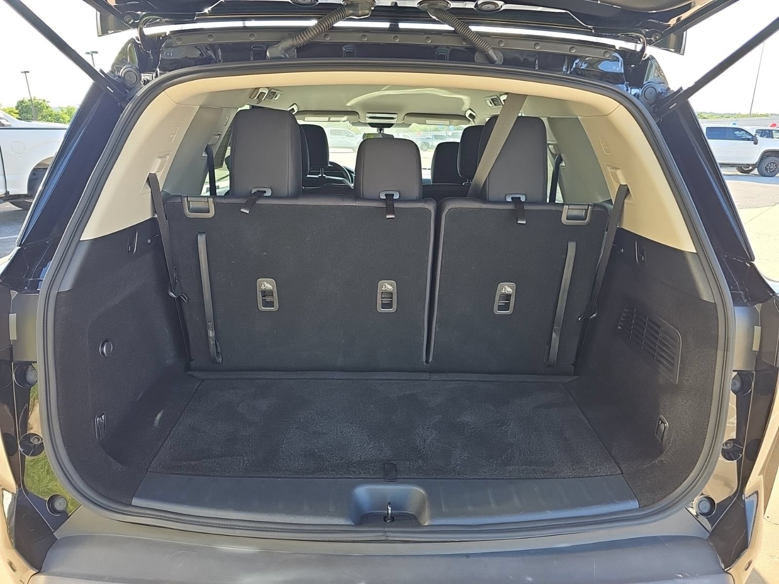 Used 2022 Nissan Pathfinder SV AWD/4WD image 34