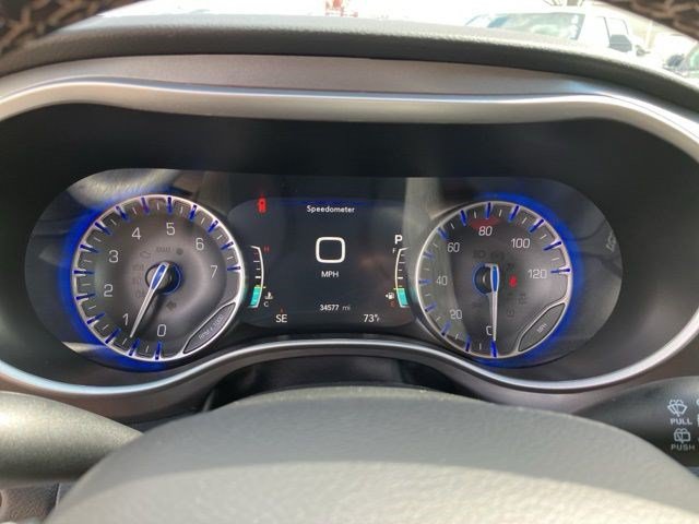 Used 2024 Chrysler Pacifica Touring-L FWD image 17