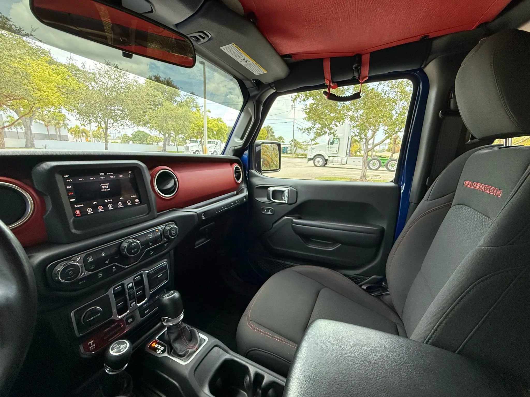 Used 2018 Jeep Wrangler Unlimited Rubicon w/ Cold Weather Group AWD/4WD image 8