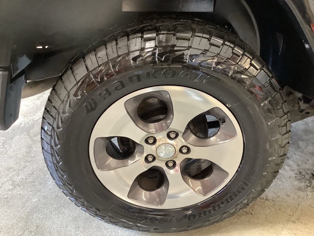 Certified 2018 Jeep Wrangler Sahara w/ Connectivity Group AWD/4WD image 10
