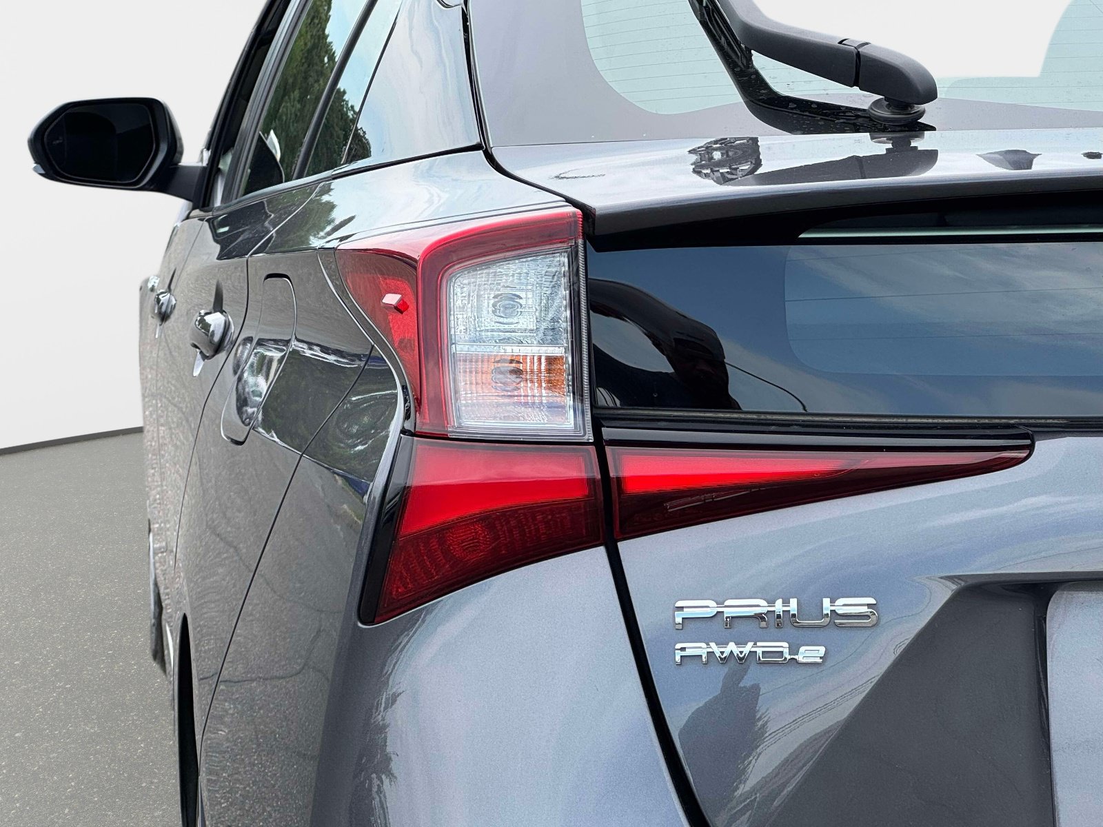 Certified 2022 Toyota Prius XLE AWD/4WD image 11