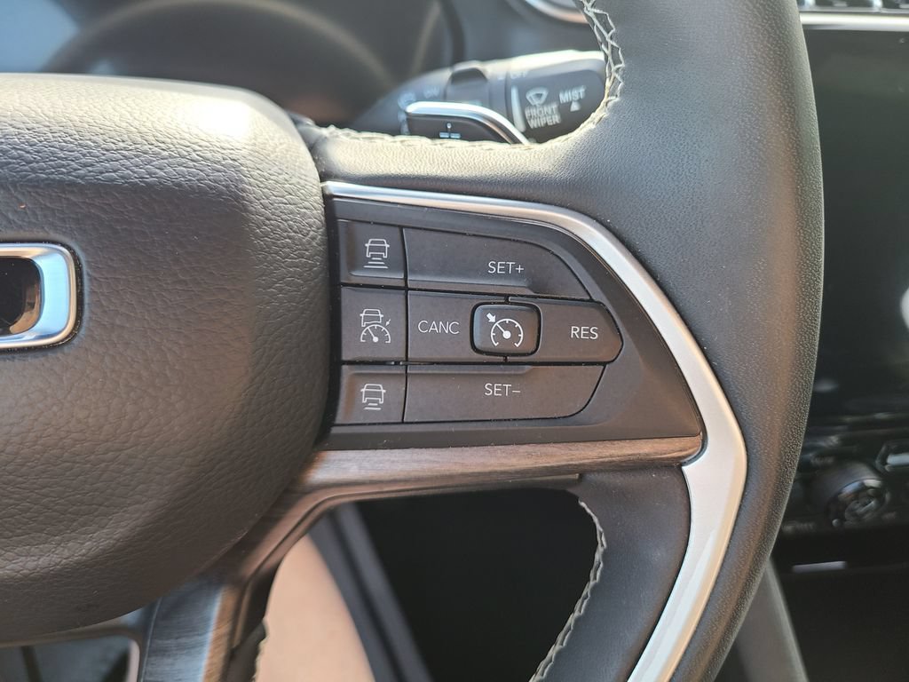 Used 2024 Jeep Grand Cherokee L Limited w/ Luxury Tech Group II AWD/4WD image 27