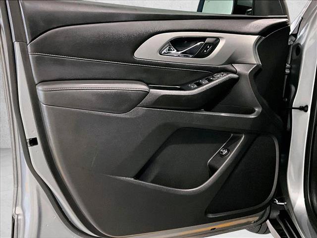 Used 2023 Chevrolet Traverse LT FWD image 18