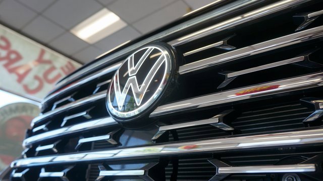 Certified 2025 Volkswagen Atlas SEL image 71