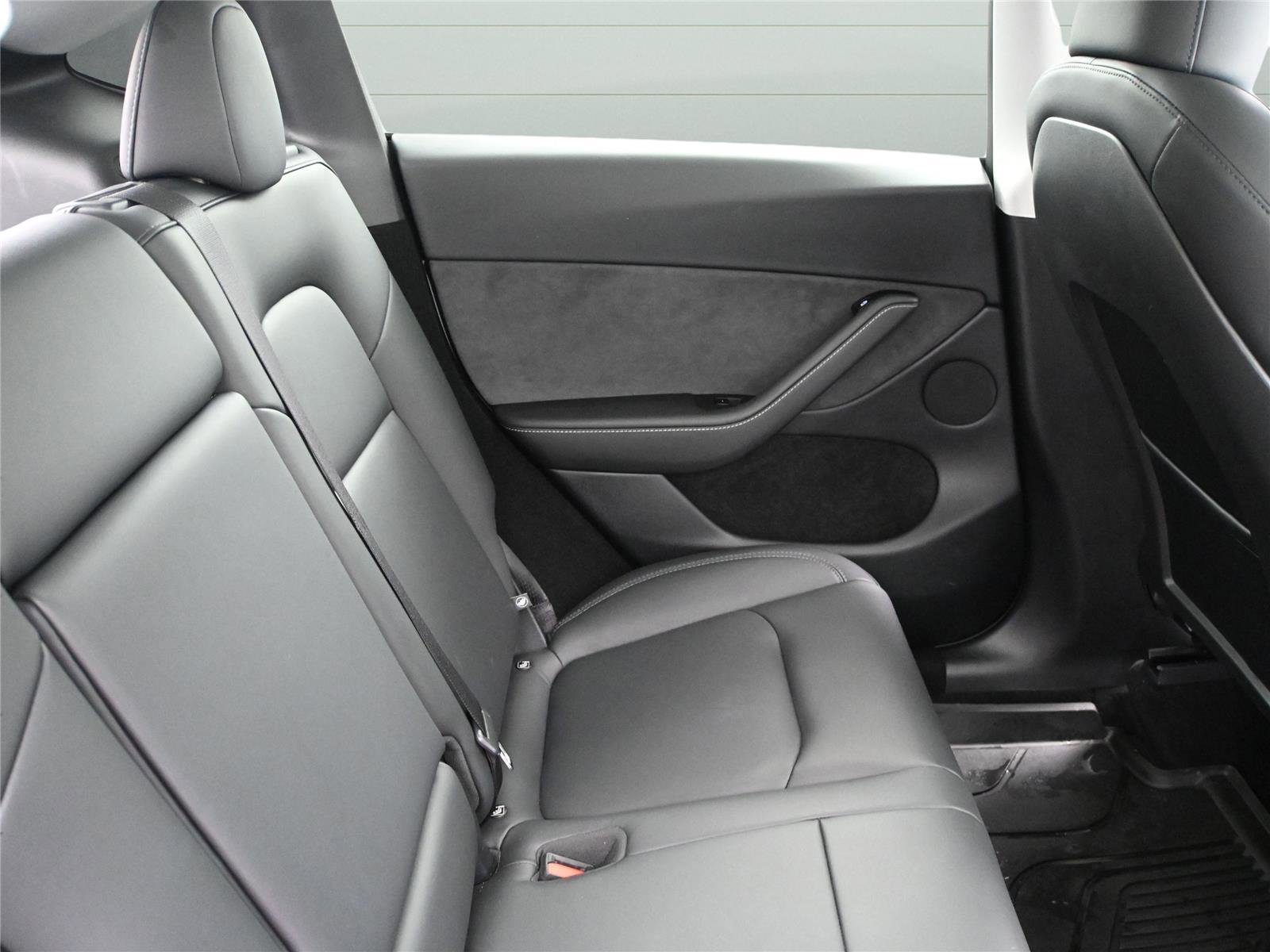 Used 2025 Tesla Model Y Performance image 19