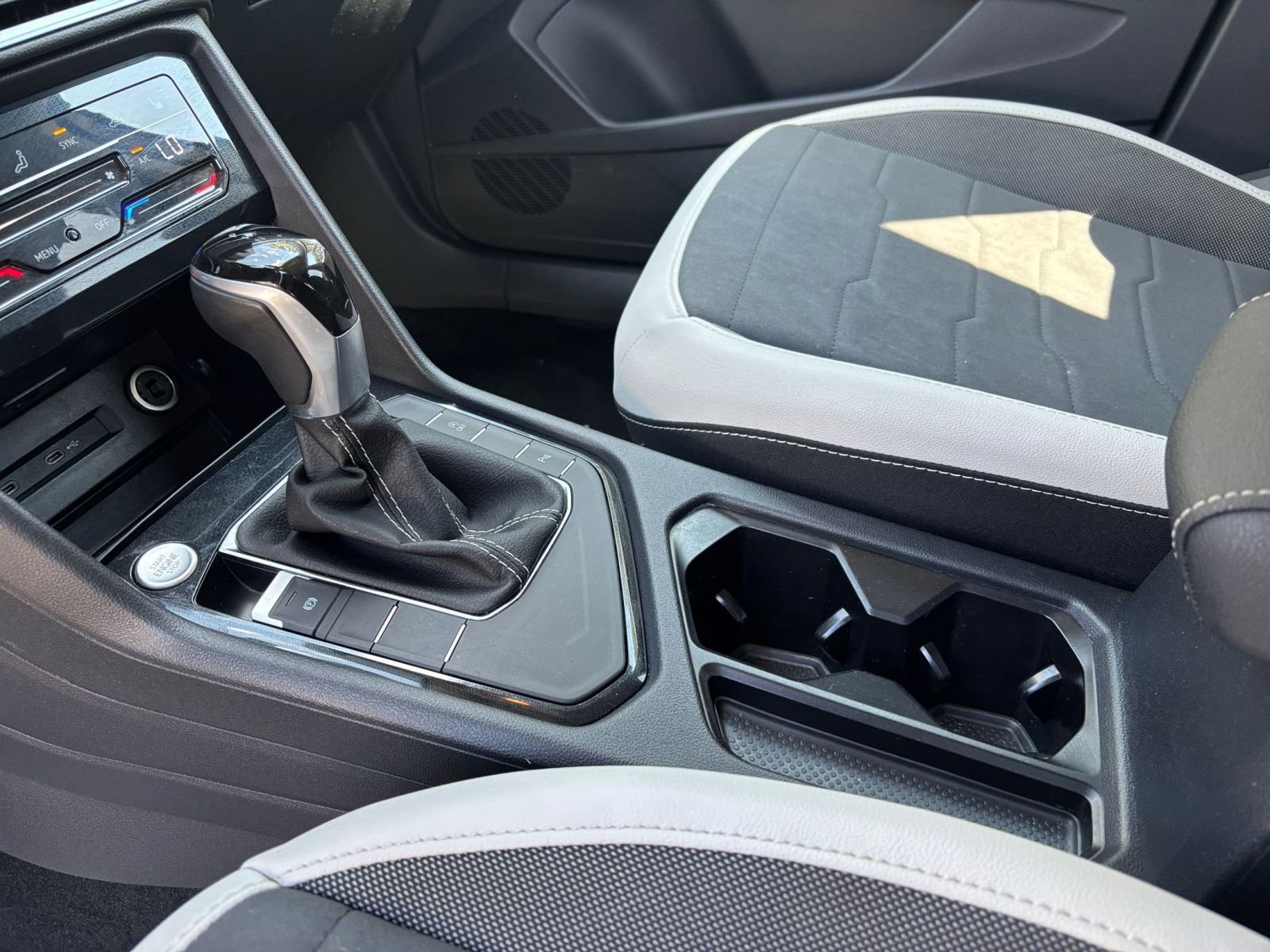 Used 2025 Volkswagen Taos SE image 42