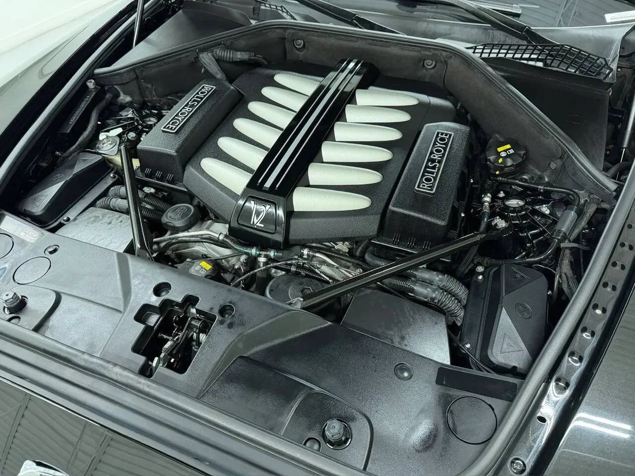 Used 2017 Rolls-Royce Dawn RWD image 44