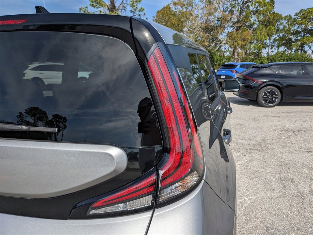 Certified 2025 Kia Soul LX image 12
