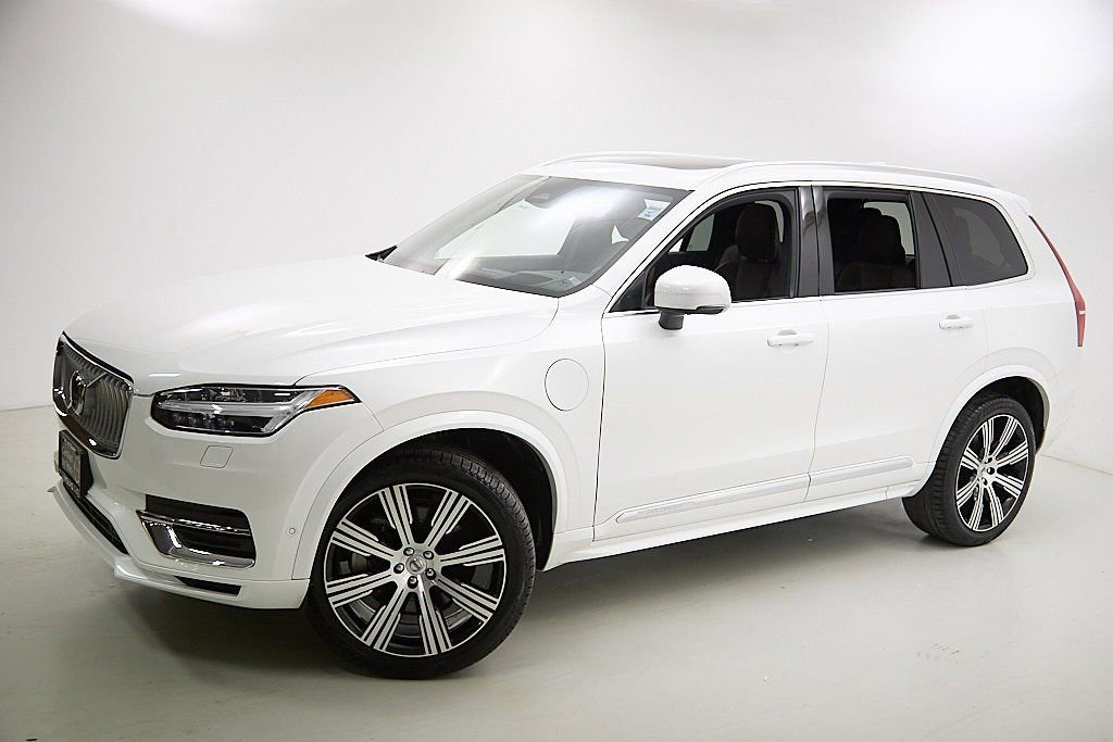 Certified 2024 Volvo XC90 T8 Ultimate w/ Protection Package image 3
