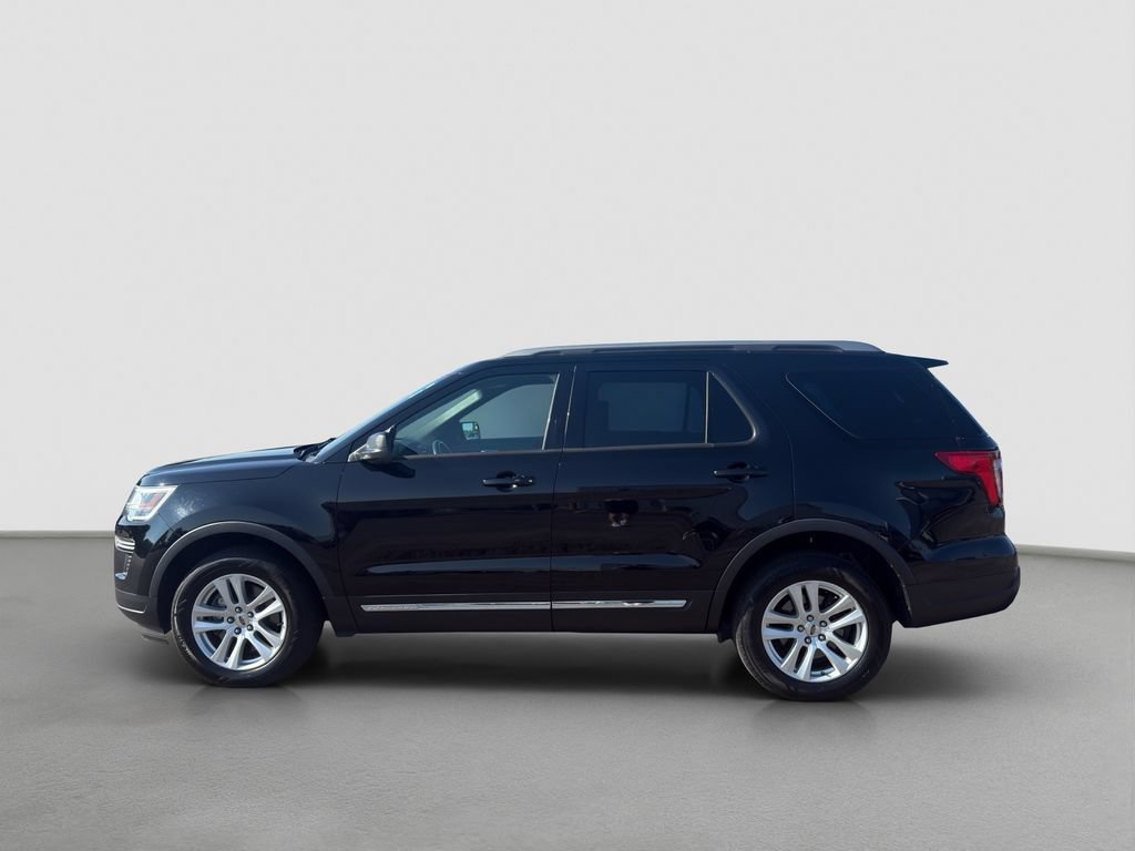 Used 2018 Ford Explorer XLT AWD/4WD image 3