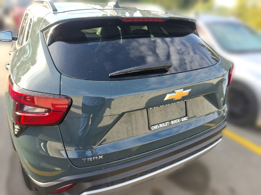 Used 2025 Chevrolet Trax LT w/ Driver Confidence Package FWD image 8