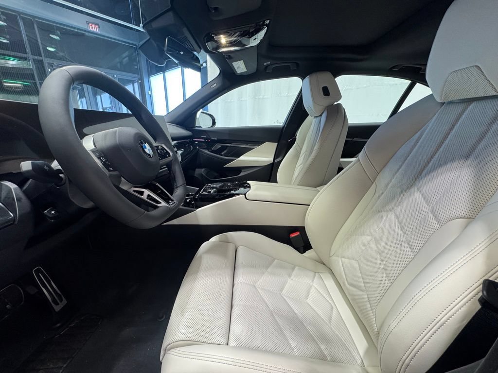 Used 2026 BMW 530i xDrive w/ M Sport Package AWD/4WD image 18